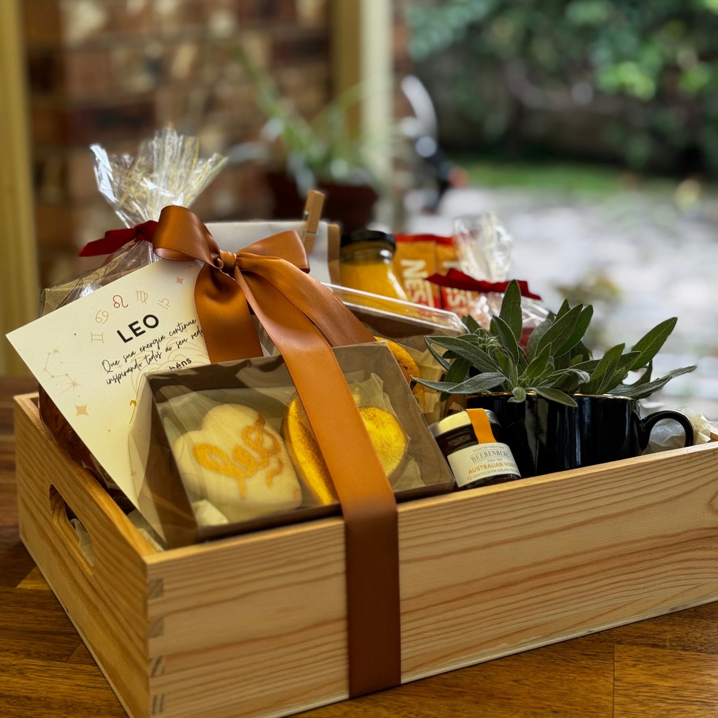 Leo Breakfast Basket