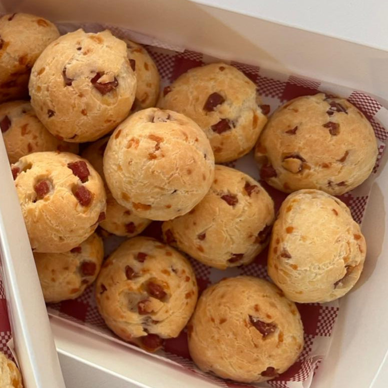 Brazilian Pão de Queijo (Cheesebread)