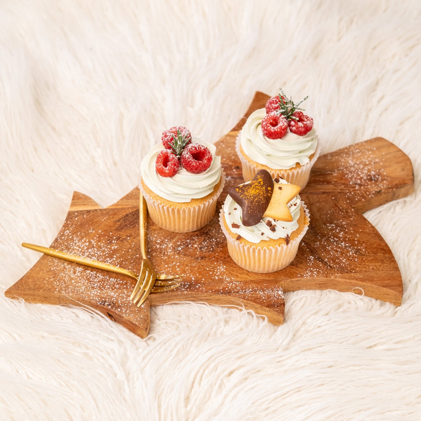 Christmas Cupcakes { Raspberry or Biscuit }