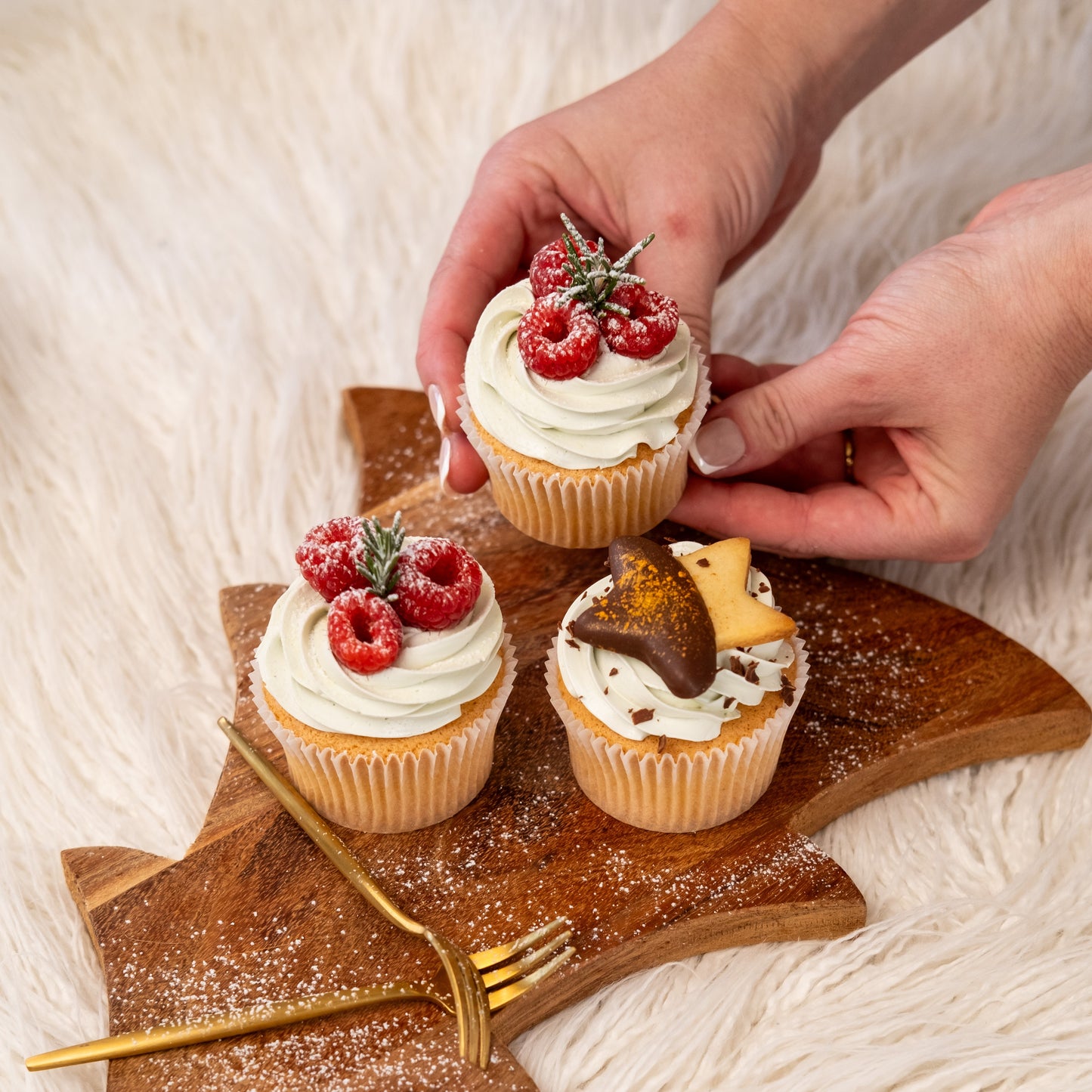 Christmas Cupcakes { Raspberry or Biscuit }